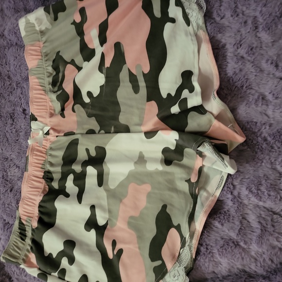 Weekend Edition 2 piece set. Pink and Grey Camouflage - Picture 3 of 6